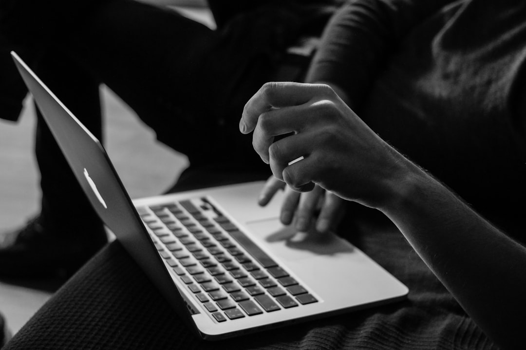Travail sur ordinateur portable